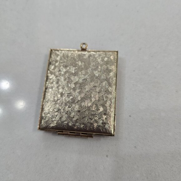 Vintage Gold Double Photo Locket Hinged Pendant With Marbled Enamel Interior - Picture 3 of 11